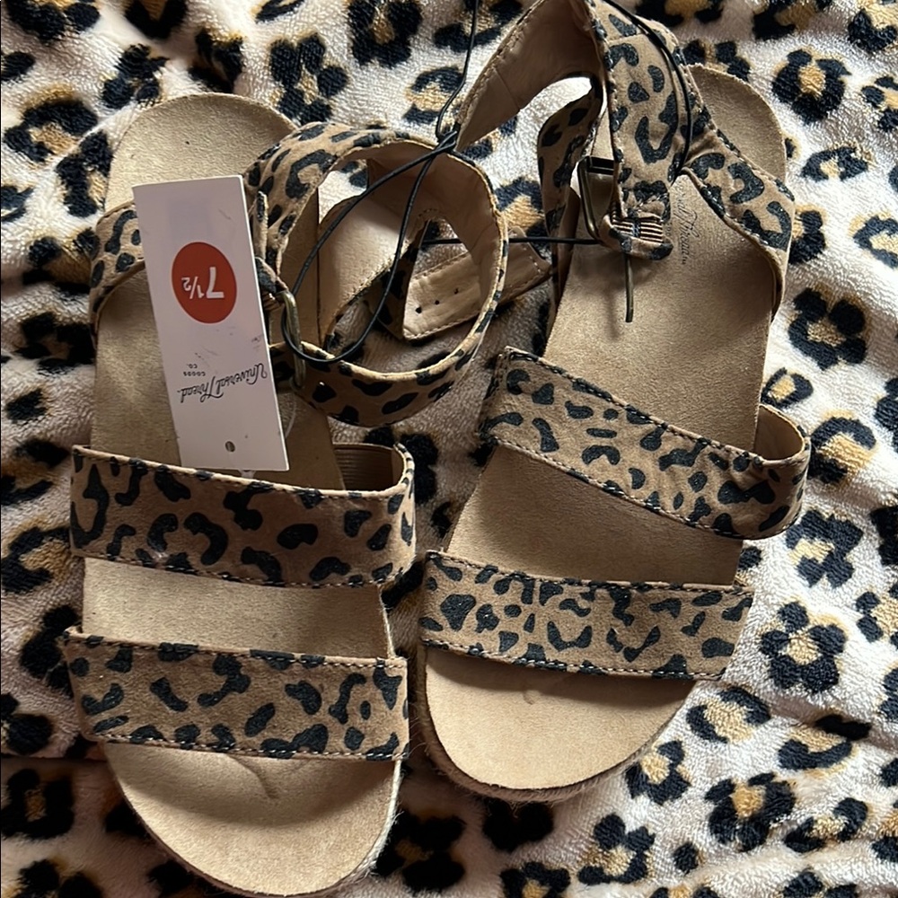 Universal Thread Tan Leopard Espadrilles NWT - image 4